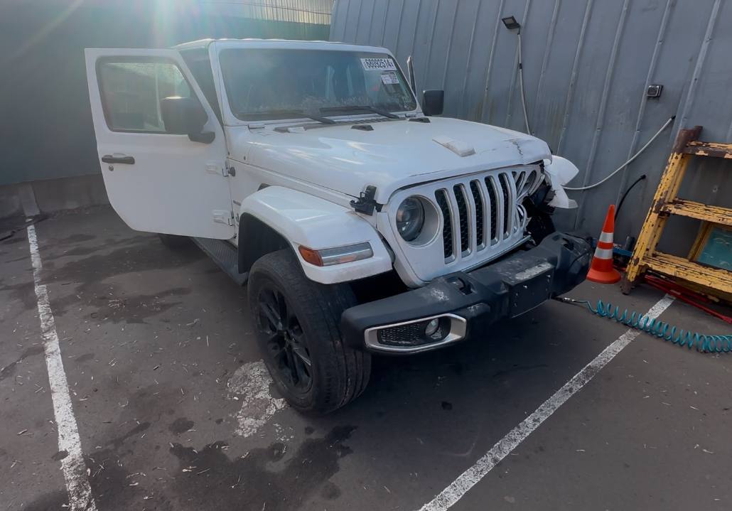 2021 Jeep Wrangler Unlimited Sahara 4XE przed